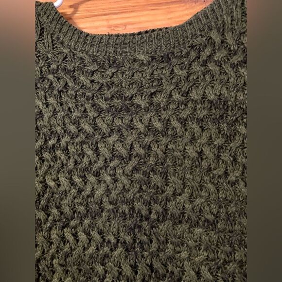 It’s Our Time Green and Black Marled Crewneck Sweater Size Medium - Picture 4 of 10